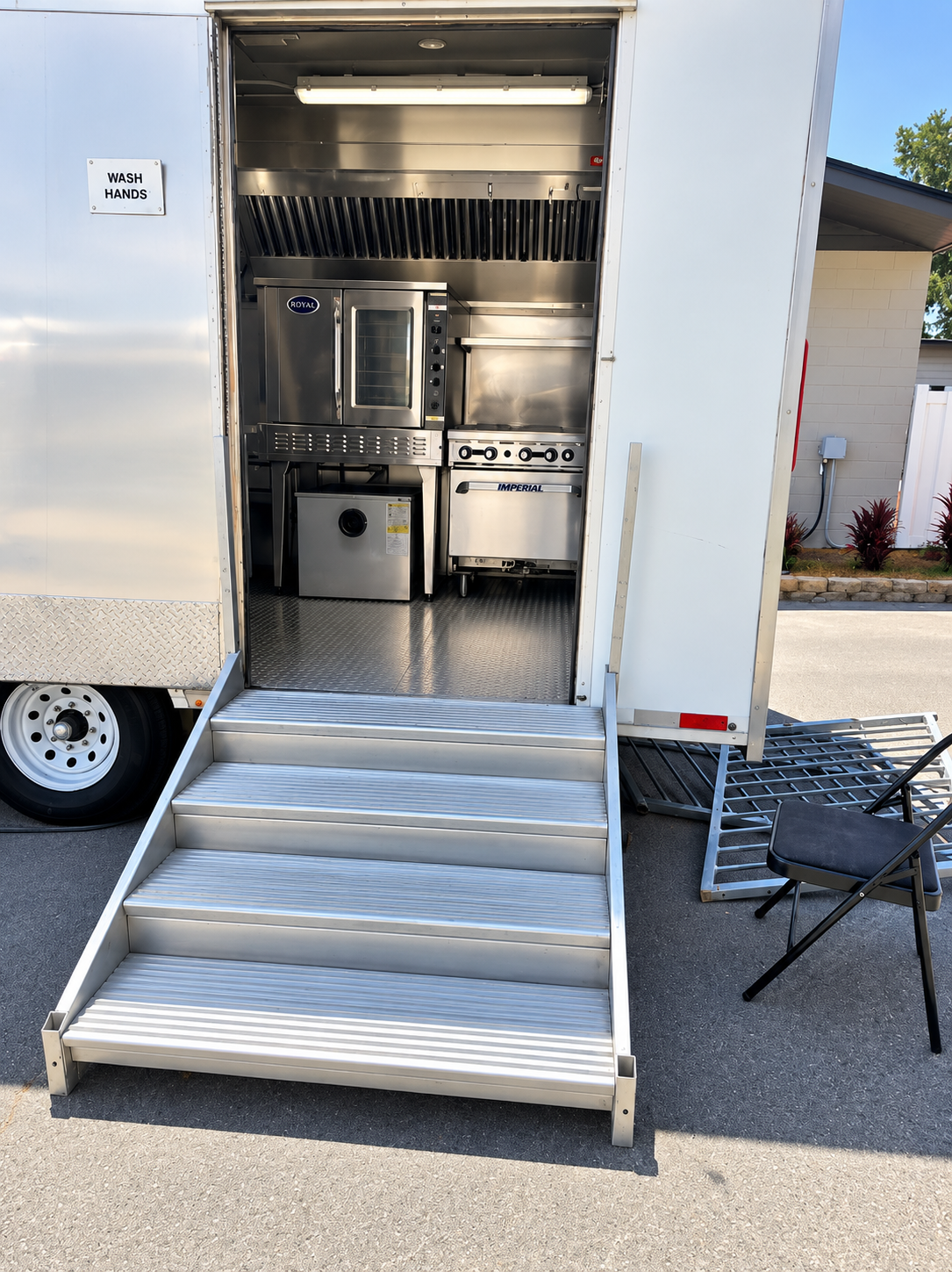 26 ft bulk mobile kitchen trailer entrance
